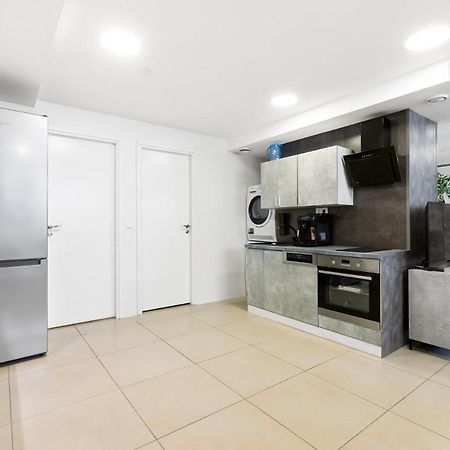 Sirena Apartment - Self Check-In And Free Parking Tallinn Bagian luar foto
