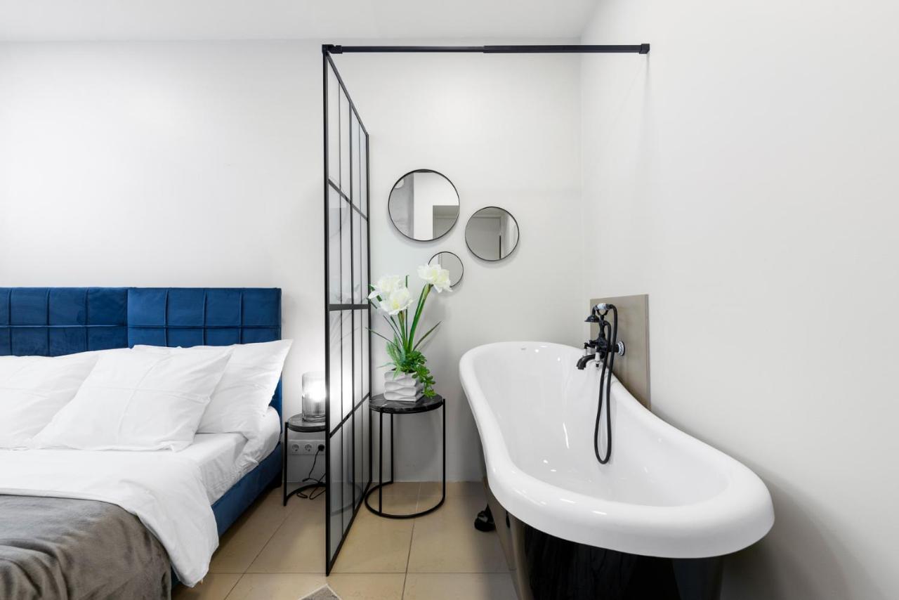 Sirena Apartment - Self Check-In And Free Parking Tallinn Bagian luar foto