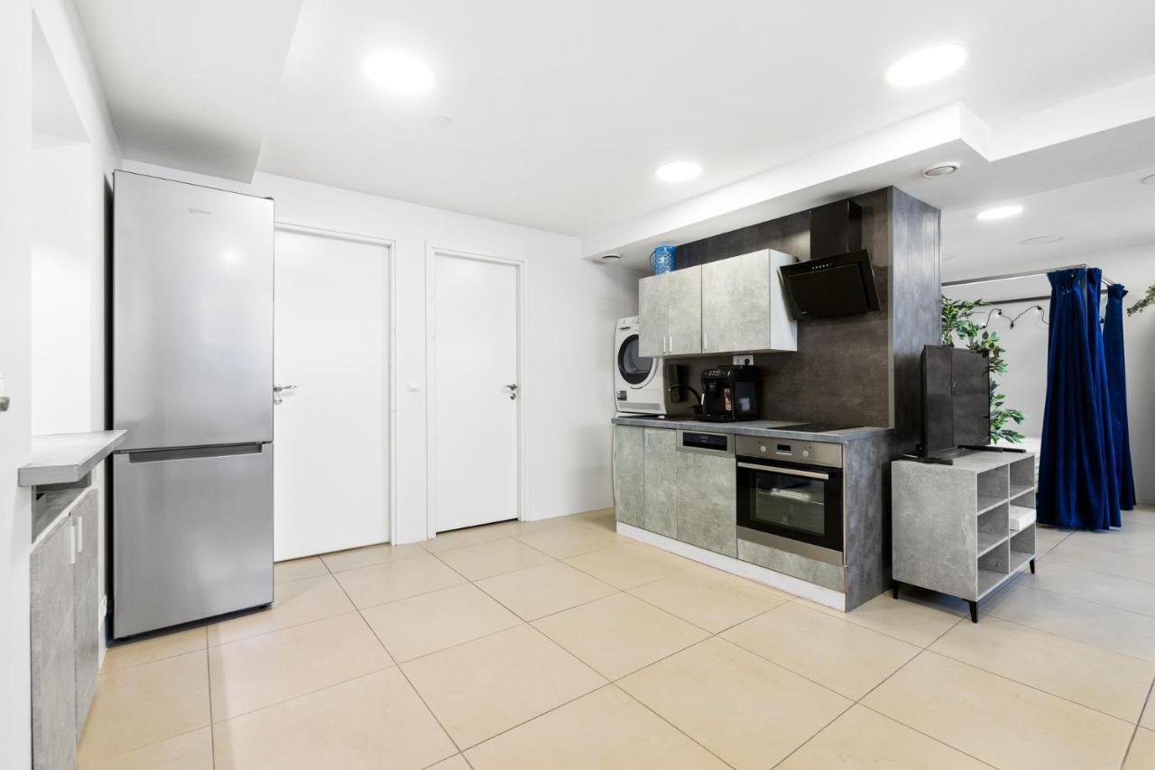 Sirena Apartment - Self Check-In And Free Parking Tallinn Bagian luar foto
