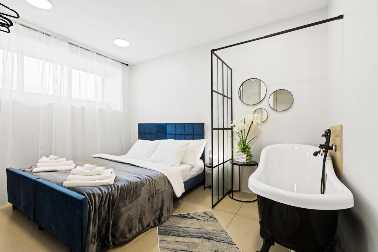 Sirena Apartment - Self Check-In And Free Parking Tallinn Bagian luar foto