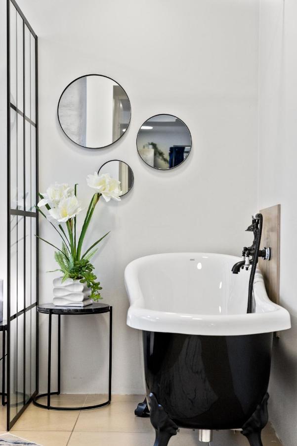 Sirena Apartment - Self Check-In And Free Parking Tallinn Bagian luar foto