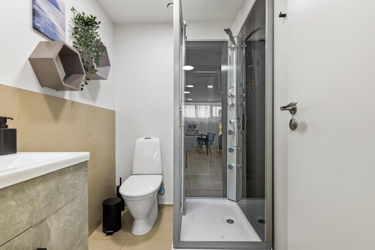 Sirena Apartment - Self Check-In And Free Parking Tallinn Bagian luar foto